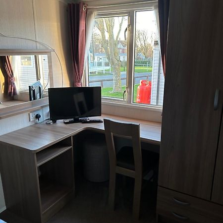 3 Bedroomed Caravan With Amazing Sea Views! Scarborough Esterno foto